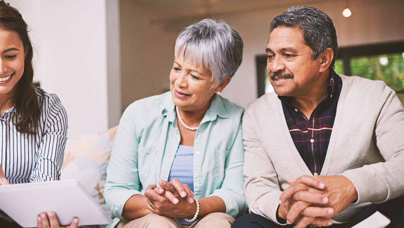 Paar liest über Wasserdampftherapie